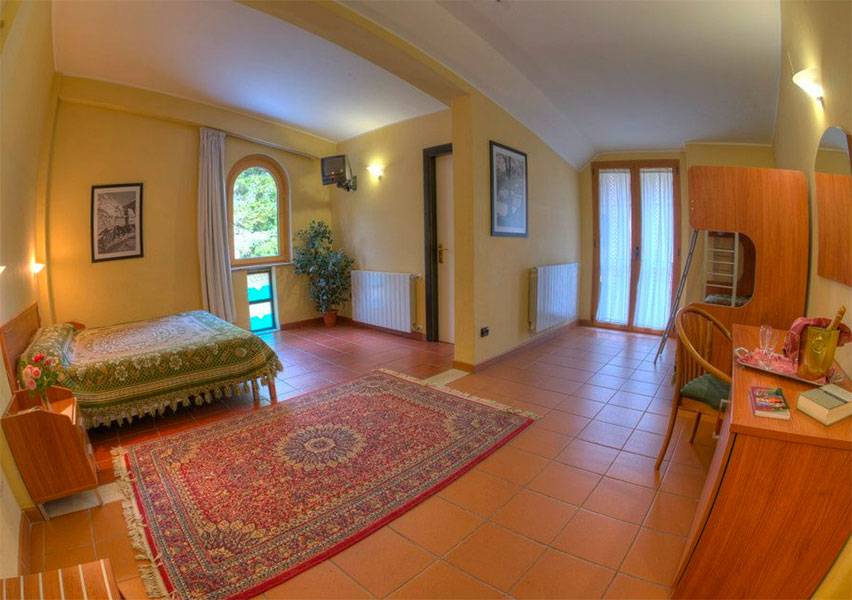 Soggiorno estivo a Pescasseroli Hotel Il Picchio ****